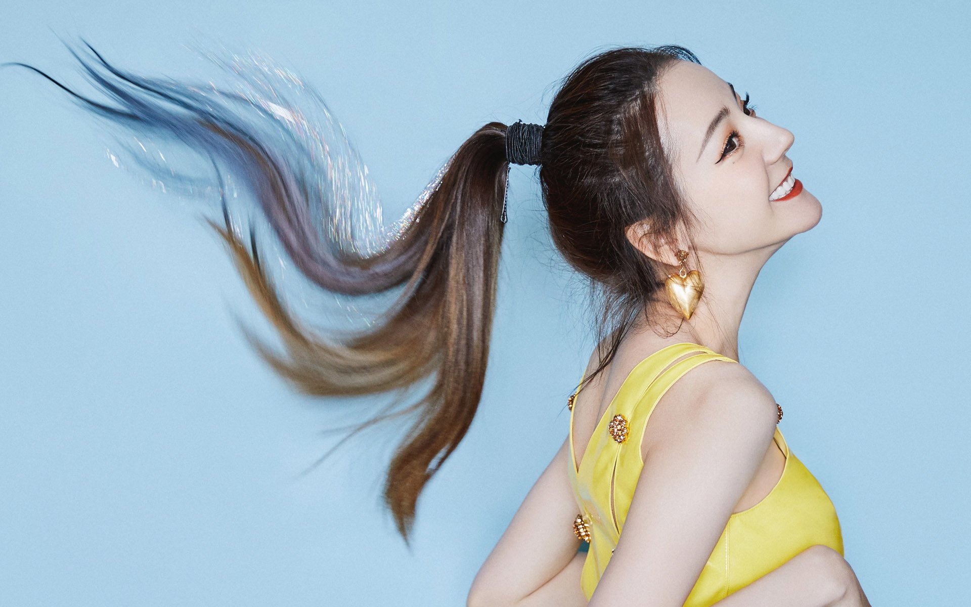 _逆境中的坚韧:运动员咬紧牙关完成精彩逆转_,运动员嘴里咬的是什么