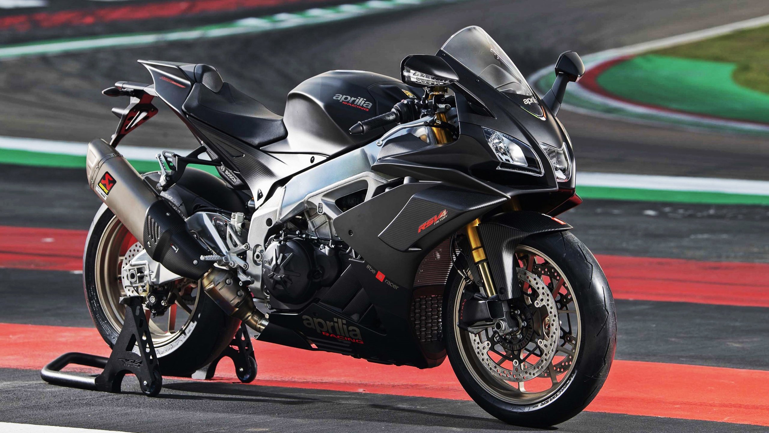 “场地与战术:多场馆环境对比赛策略的影响深度研究”,比赛场地管理与规划